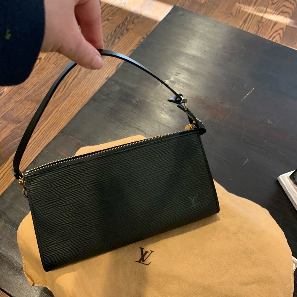 Louis Vuitton Epi Pochette